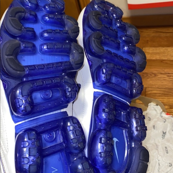 Nike’s (NEED GONE ASAP)(PLEASE READ DESCRIPTION) - Picture 8 of 16